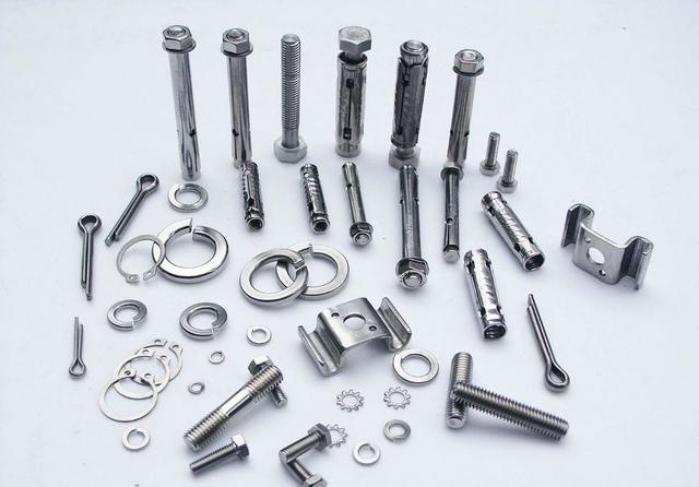 常規(guī)款標準件（緊固件）的分類：螺栓、螺母、螺柱